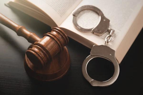 Criminal Defense Lawyer vs Public Defender Key Differences